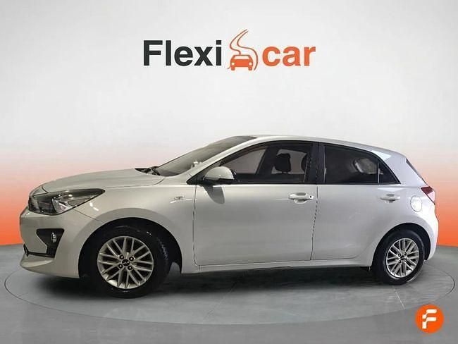 Usado Kia Rio 84 CV (61 kW) 2022 Gris Berlina