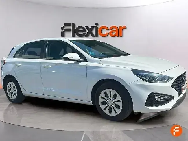 Usado Hyundai i30 120 CV (88 kW) 2022 Blanco