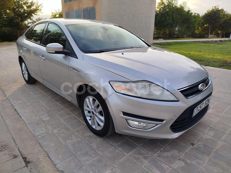 Gris / plata Usado 2012 Ford Mondeo Titanium Berlina | 5999 € (Buen precio) - Imagen 1/4