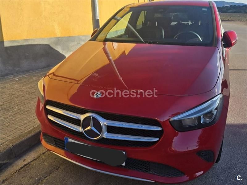 Usado Mercedes B180 136 CV (100 kW) 2021 Rojo Monovolumen