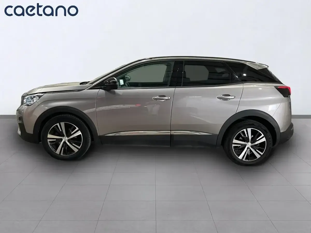 Usado Peugeot 3008 Allure 130 CV (95 kW) 2019 Gris SUV