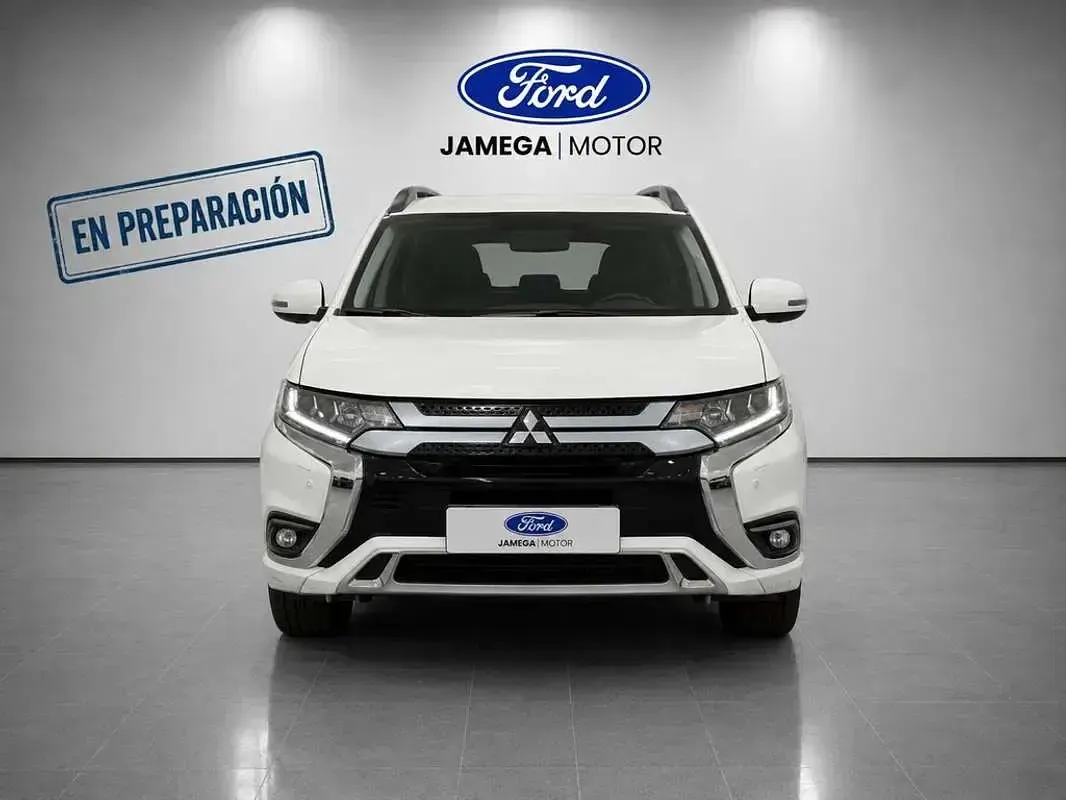 Usado Mitsubishi Outlander P-HEV 224 CV (164 kW) 2021 Blanco SUV