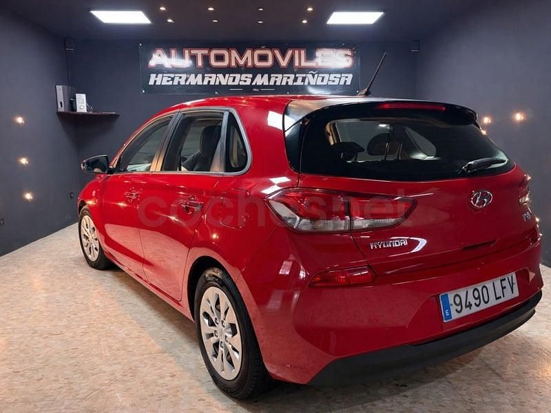 Usado Hyundai i30 95 HP (69 kW) 2020 Vermelho Sedan
