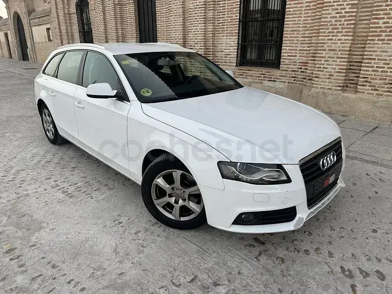 Usado Audi A4 143 CV (105 kW) 2011 Blanco Familiar