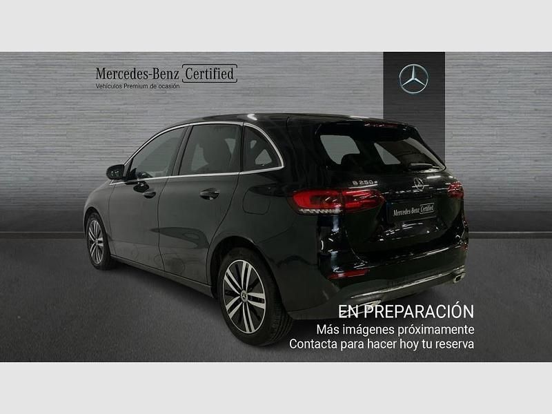Usado Mercedes B250e 218 CV (160 kW) 2021 Negro Monovolumen