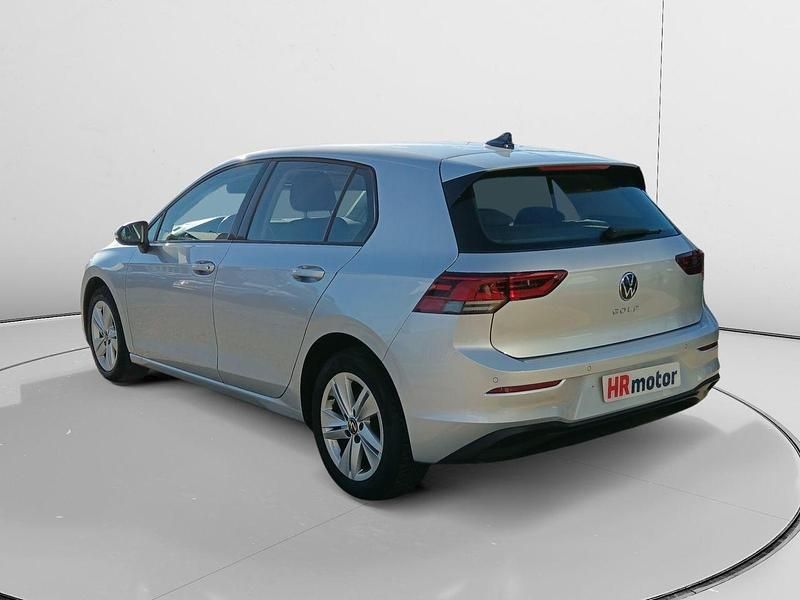 Usado VW Golf VIII Life 110 CV (80 kW) 2024 Gris / plata Berlina