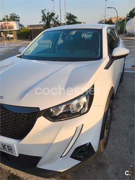 Usado Peugeot 2008 Allure 100 CV (73 kW) 2020 Blanco SUV