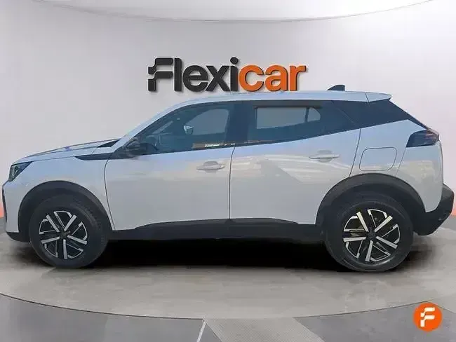 Usado Peugeot 2008 Active 100 CV (73 kW) 2023 Gris SUV