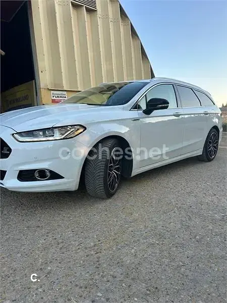 Usado Ford Mondeo Titanium 150 CV (110 kW) 2015 Blanco Familiar
