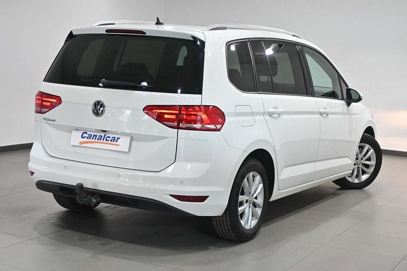 Usado VW Touran Advance 115 CV (84 kW) 2018 Blanco Monovolumen