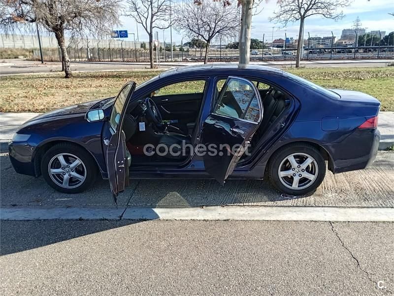 Usado Honda Accord Executive 140 CV (102 kW) 2005 Azul Berlina