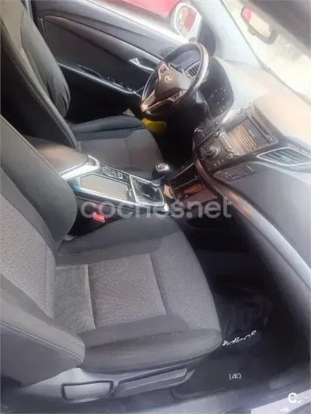 Usado Hyundai i40 136 CV (100 kW) 2013 Blanco Berlina