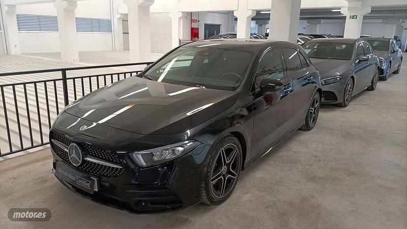 Gris / plateado Usado 2020 Mercedes CLA200 AMG line Berlina | 27.900 € (Super precio) - Imagen 1/1