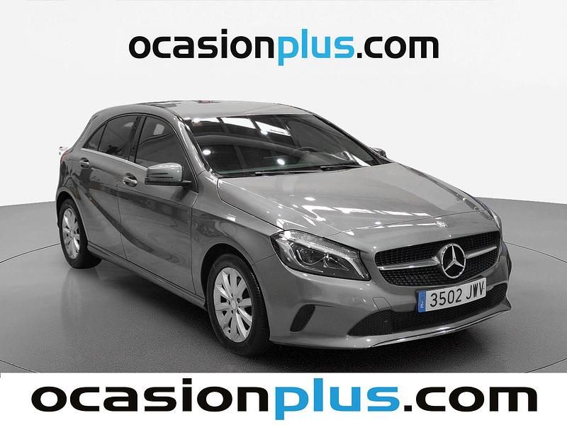 Usado Mercedes A200 136 CV (100 kW) 2017 Gris Utilitario