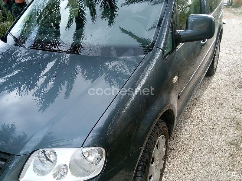 Usado VW Caddy Life 105 CV (77 kW) 2010 Gris / plata Monovolumen