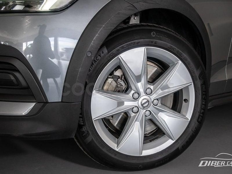 Usado Volvo V60 CC Pro 190 CV (139 kW) 2019 Gris / plata Familiar