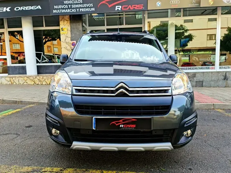 Usado Citroën Berlingo Feel 110 CV (80 kW) 2016 Gris / plata Monovolumen