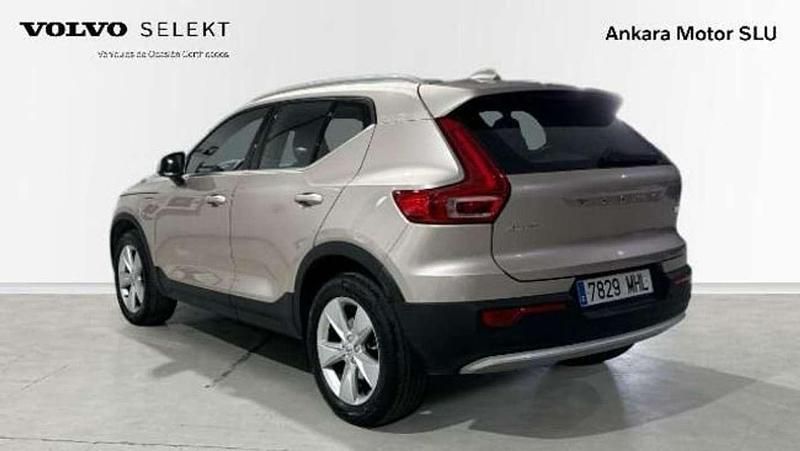 Usado Volvo XC40 Core 211 CV (155 kW) 2023 Plateado SUV