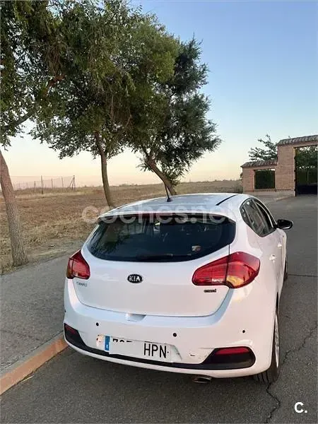 Usado Kia Ceed GT 90 CV (66 kW) 2013 Blanco Berlina