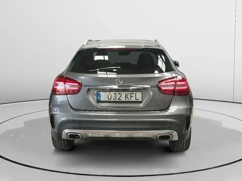 Usado Mercedes GLA200 136 CV (100 kW) 2017 Gris / plata SUV