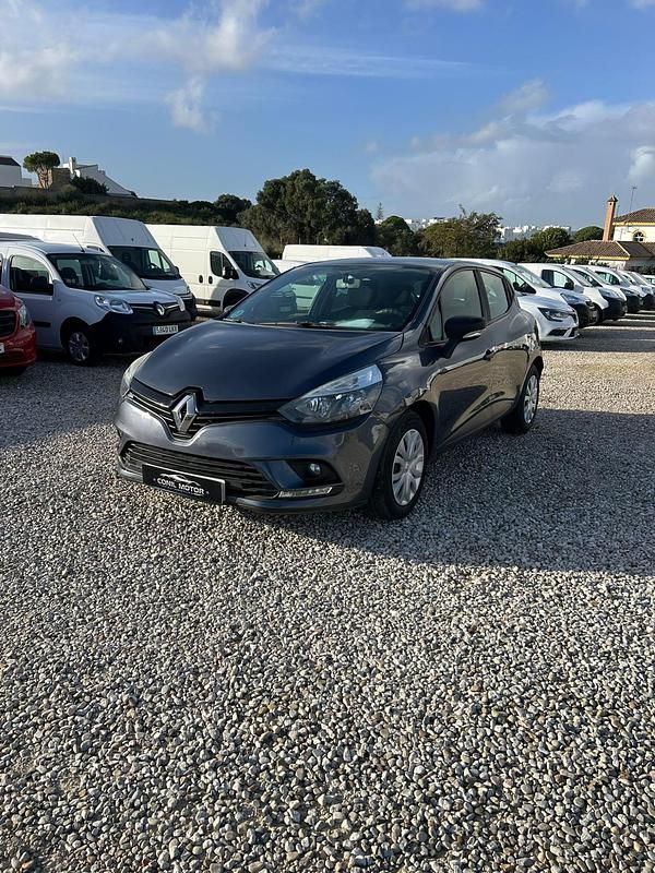 Usado Renault Clio IV Business 75 CV (55 kW) 2019 Gris Utilitario