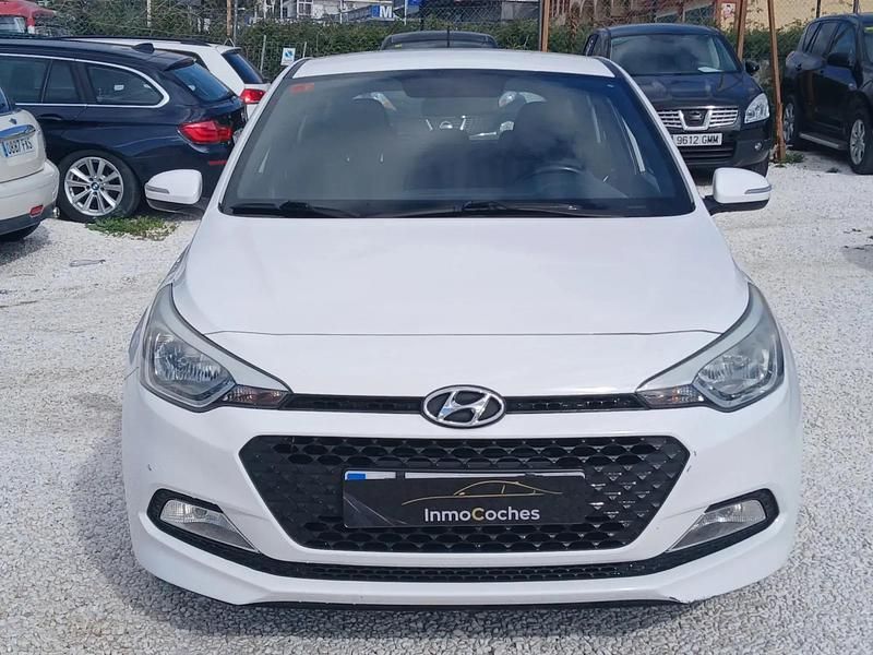 Begagnad Hyundai i20 84 HK (61 kW) 2017 Vit Halvkombi
