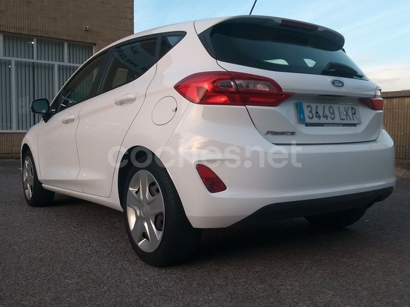 Usado Ford Fiesta Trend 85 CV (62 kW) 2011 Blanco Utilitario