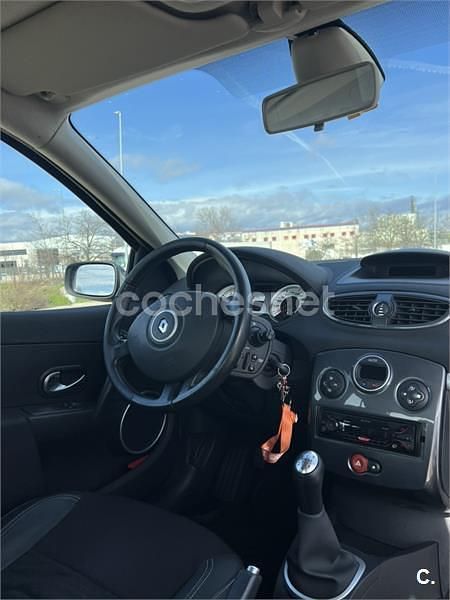 Usado Renault Clio II Dynamique 110 CV (80 kW) 2006 Gris / plata Berlina