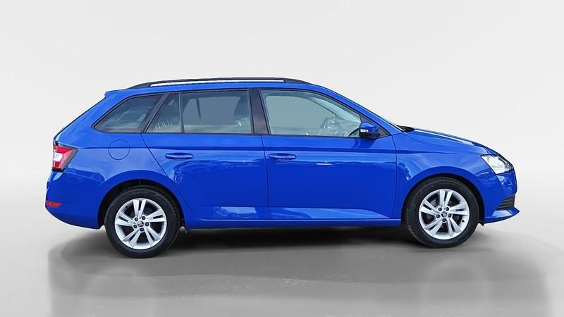 Usado Skoda Fabia Ambition 95 CV (69 kW) 2022 Azul Berlina