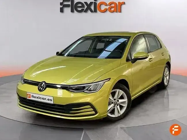 Usado VW Golf VIII Life 131 CV (96 kW) 2022 Amarillo Berlina