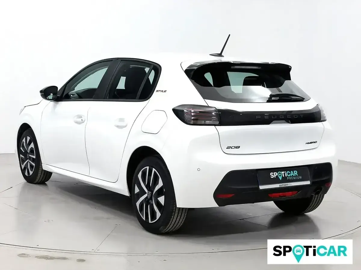 Usado Peugeot 208 Style 110 CV (80 kW) 2025 Blanco Utilitario