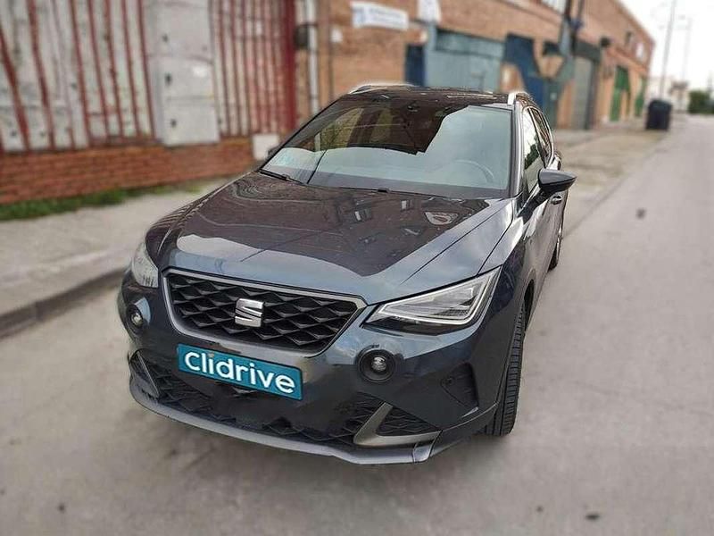 Usado Seat Arona FR 116 CV (85 kW) 2021 Gris SUV