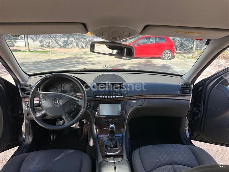Usado Mercedes E220 Elegance 150 CV (110 kW) 2004 Negro Berlina