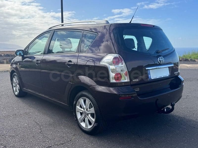 Usado Toyota Corolla Verso Sol 129 CV (94 kW) 2009 Violeta / lila Monovolumen