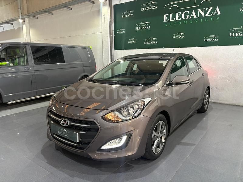 Marrón Usado 2015 Hyundai i30 Berlina | 10.990 € (Un poco caro) - Imagen 1/4