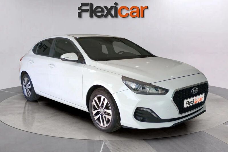 Blanco Usado 2018 Hyundai i30 Berlina | 11.990 € (Buen precio) - Imagen 1/4
