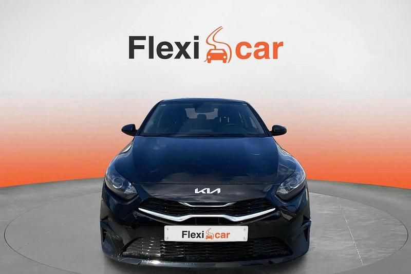 Begagnad Kia Ceed 160 HK (117 kW) 2022 Svart Halvkombi
