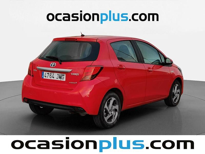 Usado Toyota Yaris Hybrid Active 100 CV (73 kW) 2016 Rojo