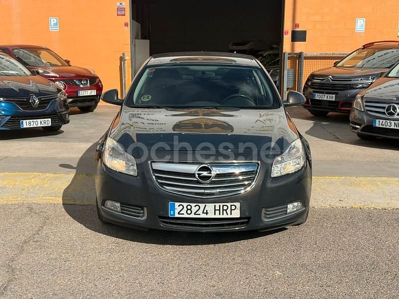 Usado Opel Insignia Business 130 CV (95 kW) 2013 Marrón Familiar