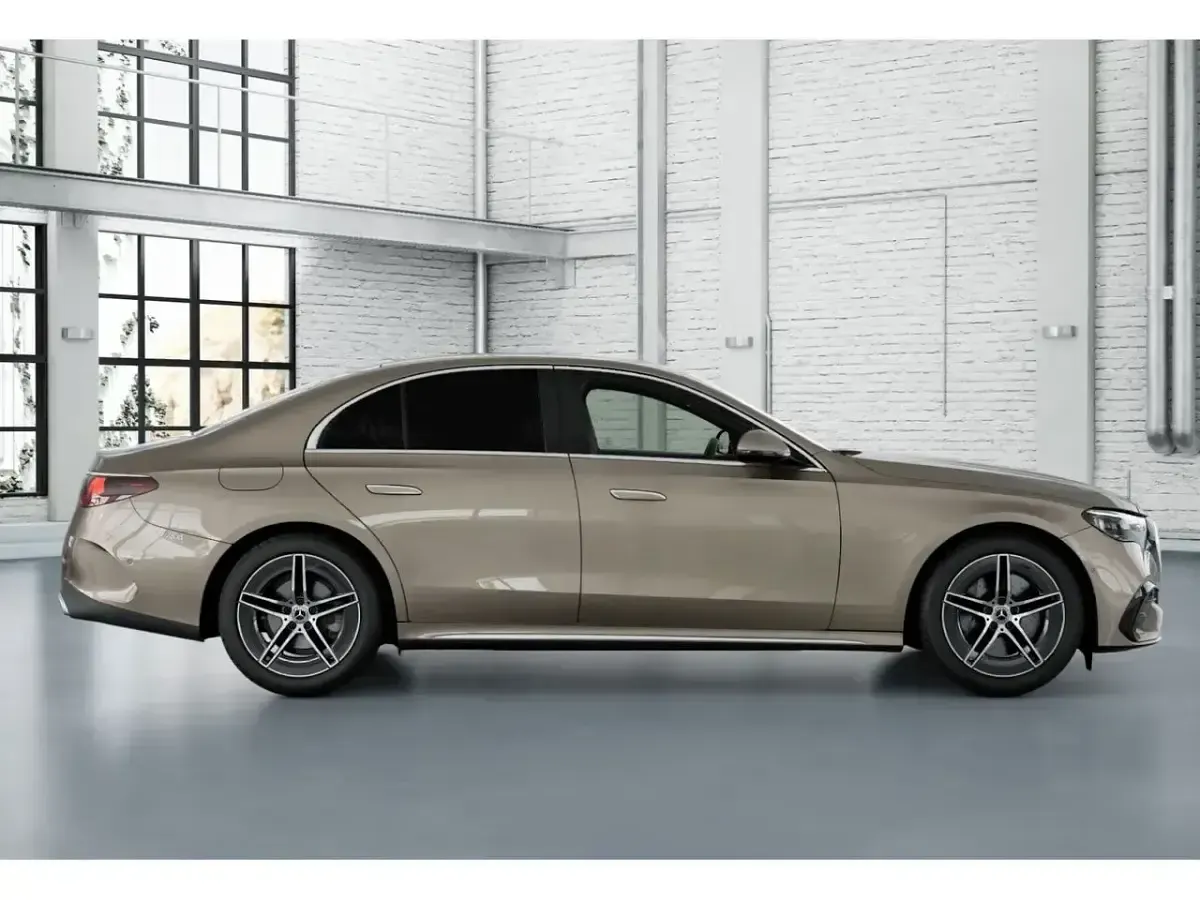 Uusi Mercedes E220 197 HP (144 kW) 2025 Ruskea Sedan