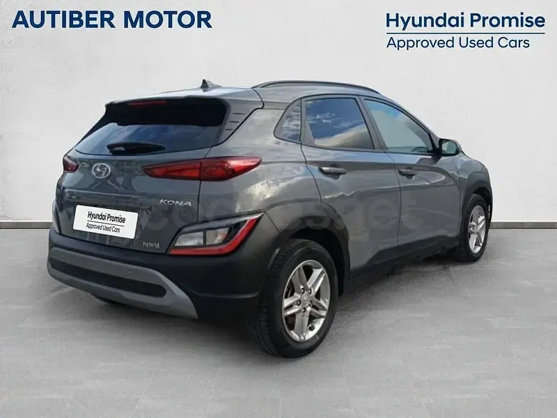 Usado Hyundai Kona 120 CV (88 kW) 2021 Gris / plata SUV