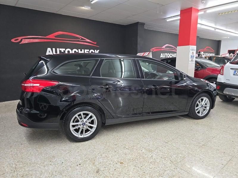 Usado Ford Focus Trend 125 CV (91 kW) 2017 Negro Familiar