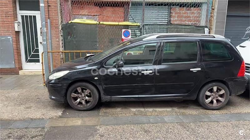 Usado Peugeot 307 110 CV (80 kW) 2008 Negro Familiar