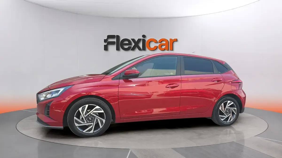 Usado Hyundai i20 101 CV (74 kW) 2024 Rojo Utilitario
