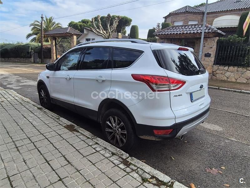 Usado Ford Kuga Titanium 120 CV (88 kW) 2016 Blanco SUV
