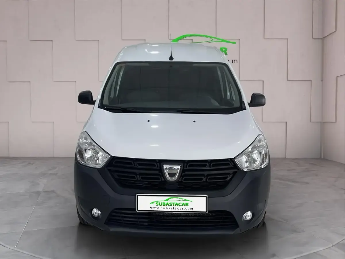 Usado Dacia Dokker Essentiel 110 CV (80 kW) 2021 Blanco Monovolumen
