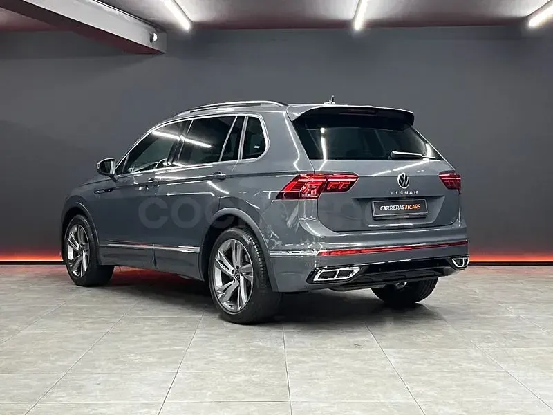 Usado VW Tiguan R-line 150 CV (110 kW) 2023 Gris / plata SUV