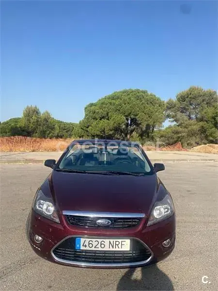 Usado Ford Focus Cabriolet Trend 136 CV (100 kW) 2009 Granate Descapotable