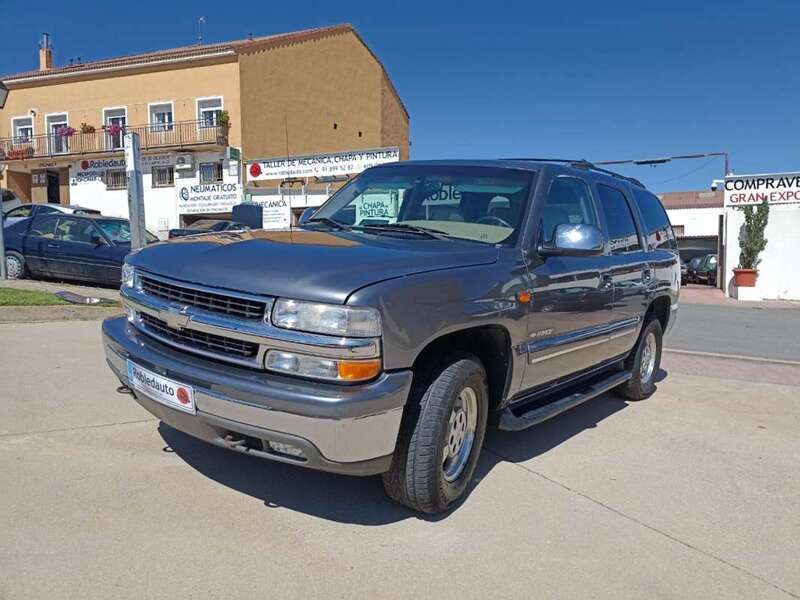 Gris Usado 2002 Chevrolet Tahoe LT SUV | 12.900 € - Imagen 1/4
