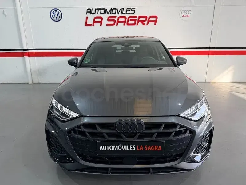 Usado Audi A3 S-Line 150 CV (110 kW) 2025 Gris / plata Berlina